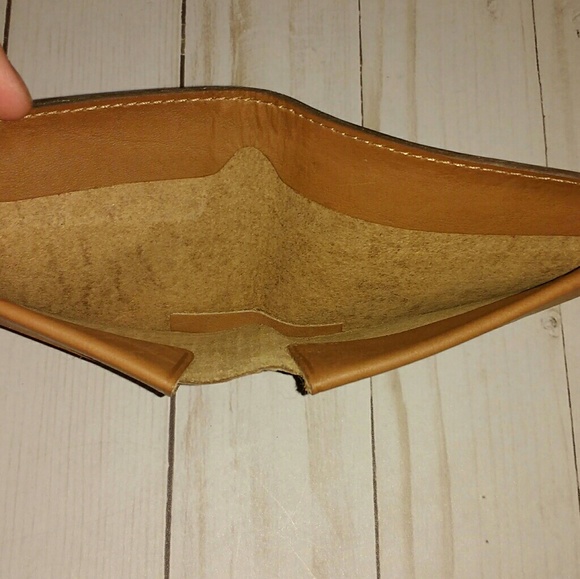 • HP {M} Genuine Leather Wallet - Picture 4 of 7